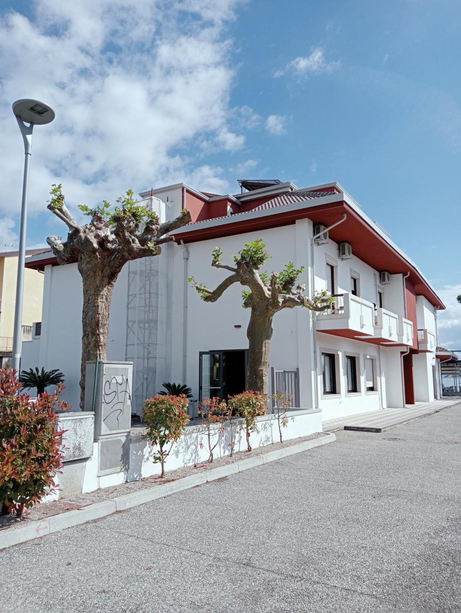 Bellerive Ristorante Albergo 마네르바 델 가르다 외부 사진