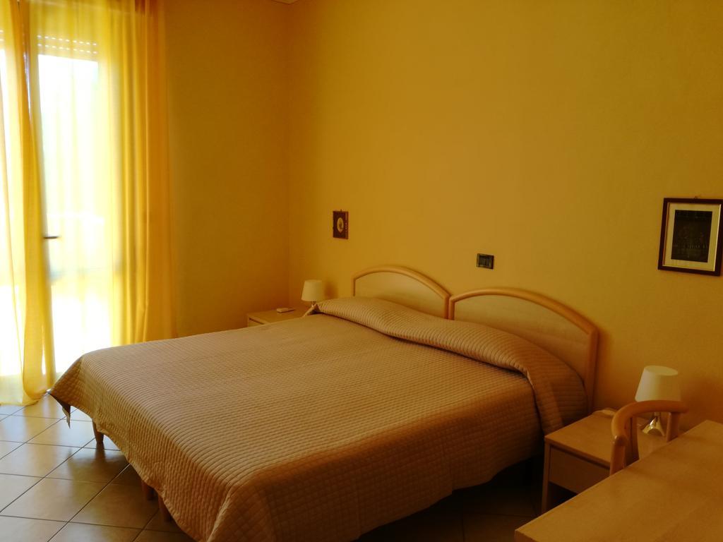 Bellerive Ristorante Albergo 마네르바 델 가르다 외부 사진