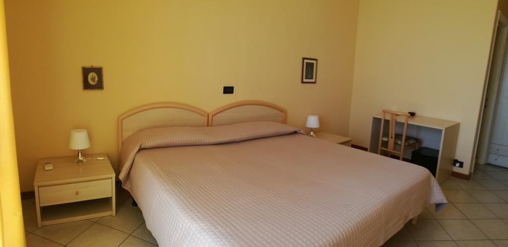 Bellerive Ristorante Albergo 마네르바 델 가르다 외부 사진